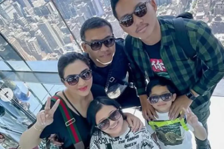 5 Artis yang Rukun dengan...