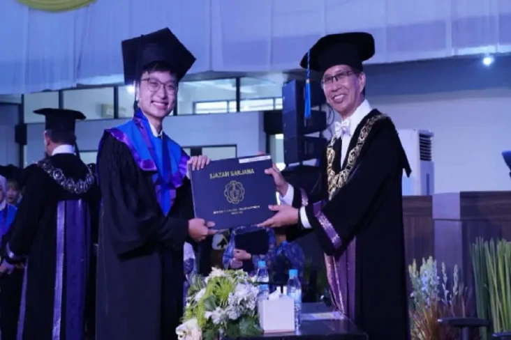 Tak Anggap Kuliah sebagai...