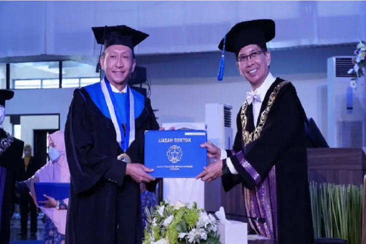 Wisudawan Tertua ITS...