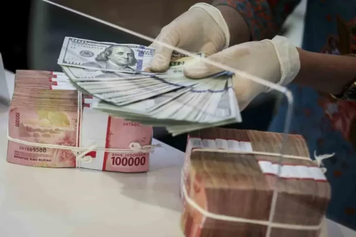 Menguat, Rupiah Hari...
