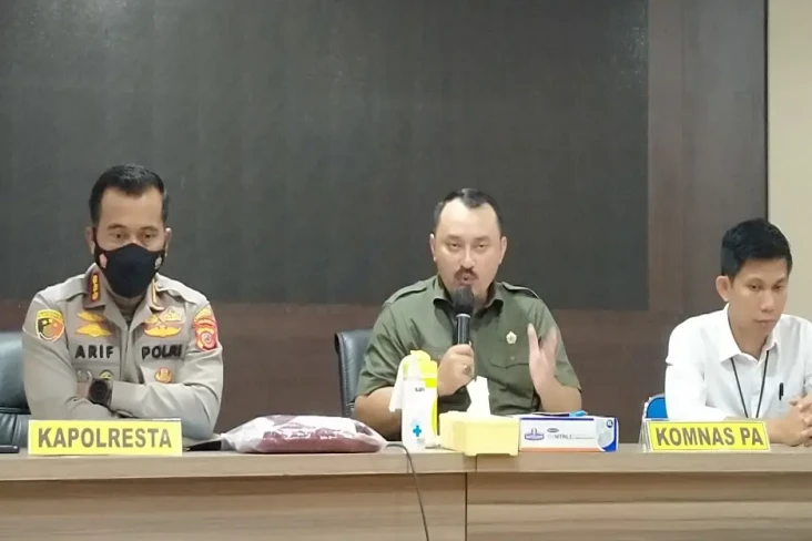 Video Anak Korban Pencabulan...