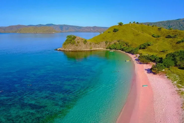 8 Pantai Terindah di...