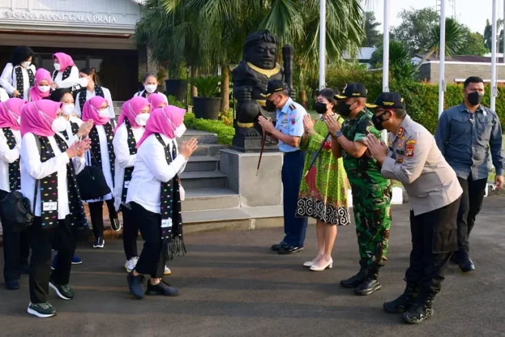 Ibu Iriana dan OASE...