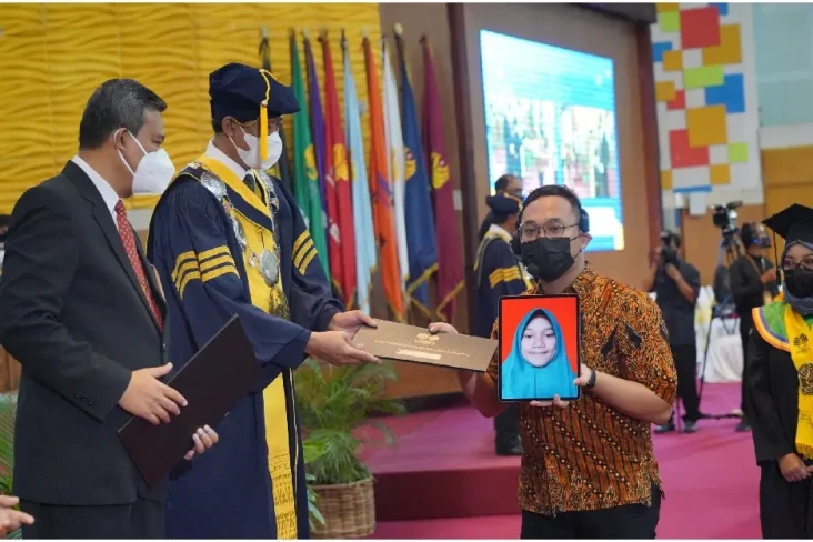Kisah Haru Mahasiswi...
