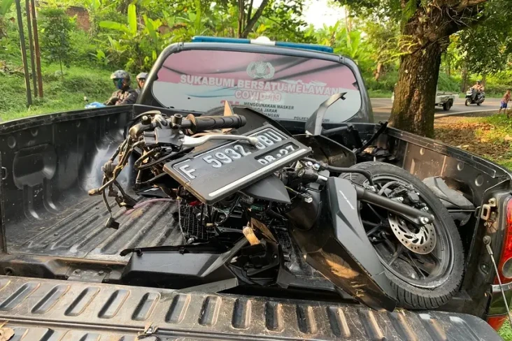 Pelajar Naik Motor Bonceng...