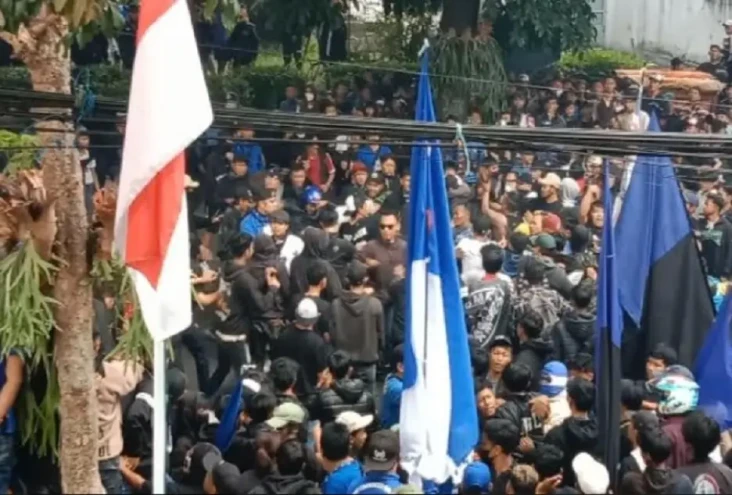 Demo Ricuh, Bobotoh...