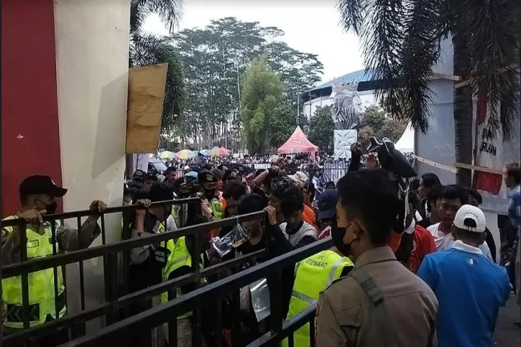 Jelang Arema FC vs Persebaya,...