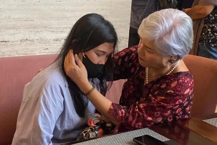Tangis Vera Kekasih...