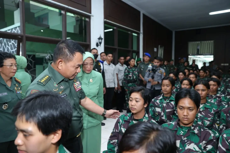 Kunjungi Pusdik Korps...