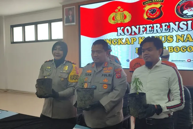 Polisi Tangkap 2 Warga...