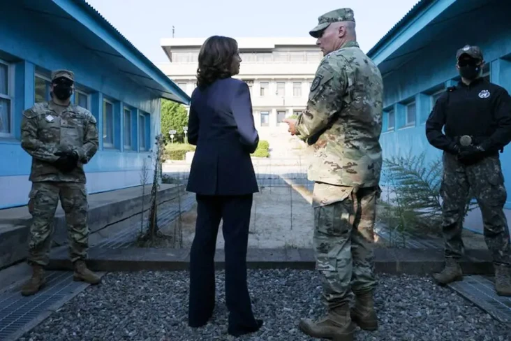 Kamala Harris Sambangi...