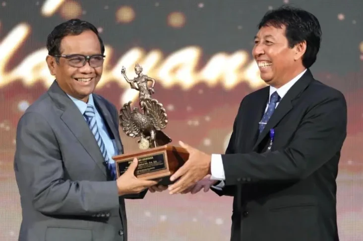 Dapat Award Penegak...