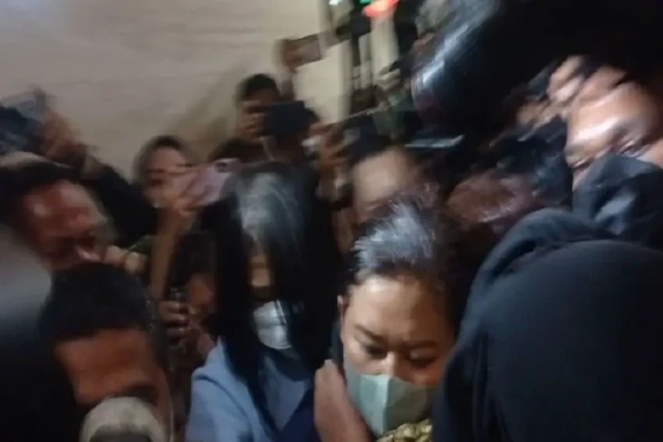 Putri Candrawathi Ditahan,...