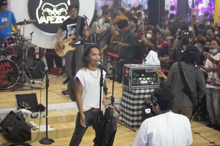 Slank Sukses Hibur Penonton...