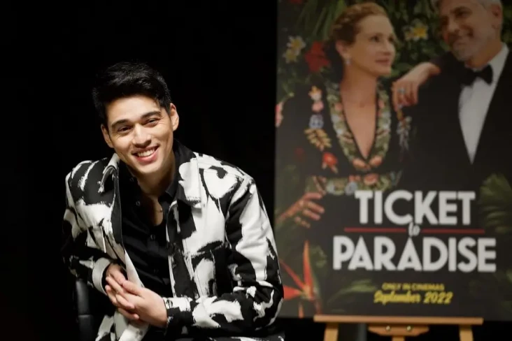 Bintangi Ticket to Paradise...