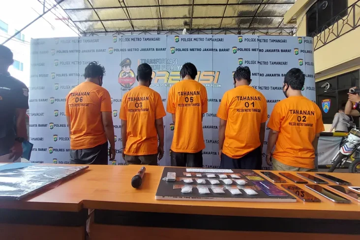 Polisi Bekuk 5 Pengedar...