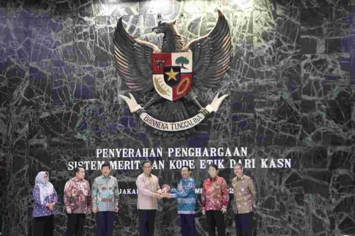 Raih Penghargaan dari...