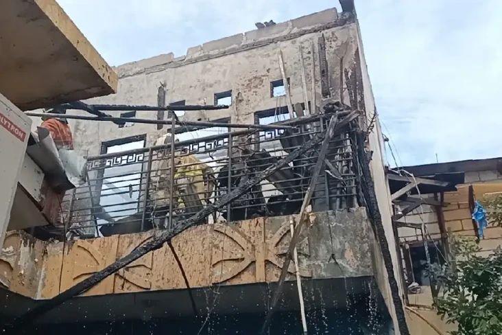 Tersambar Api Bakaran...