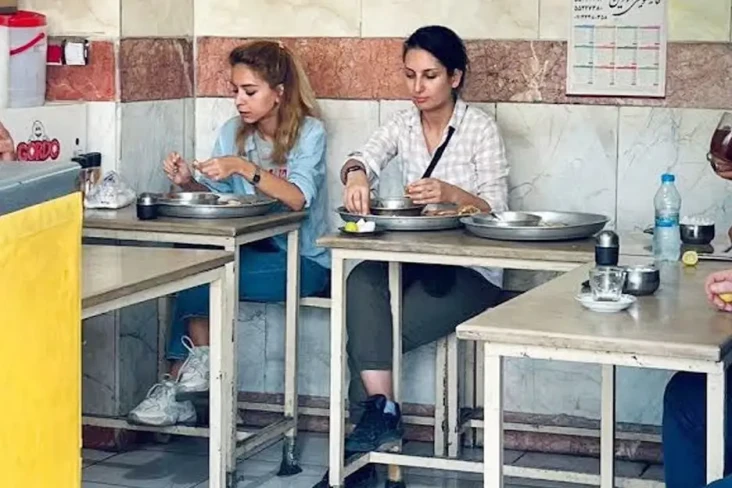 Makan di Restoran Tanpa...