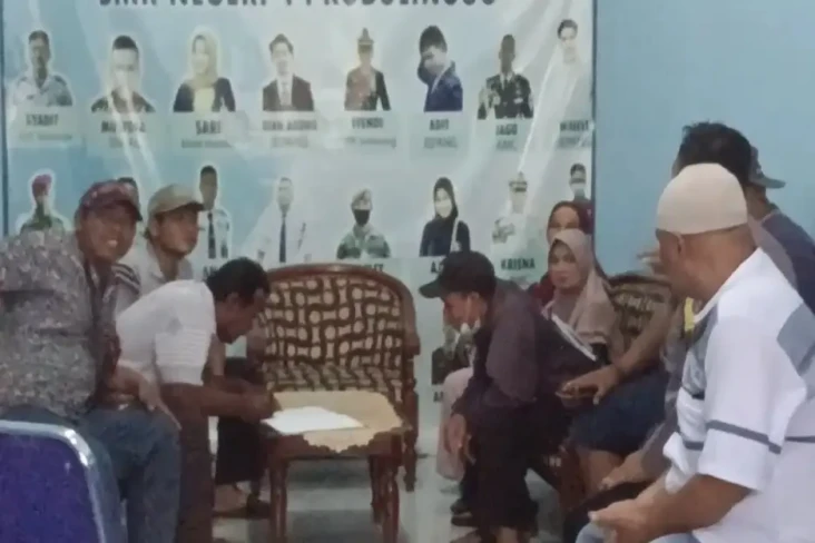 Belasan Orang Tua Datangi...