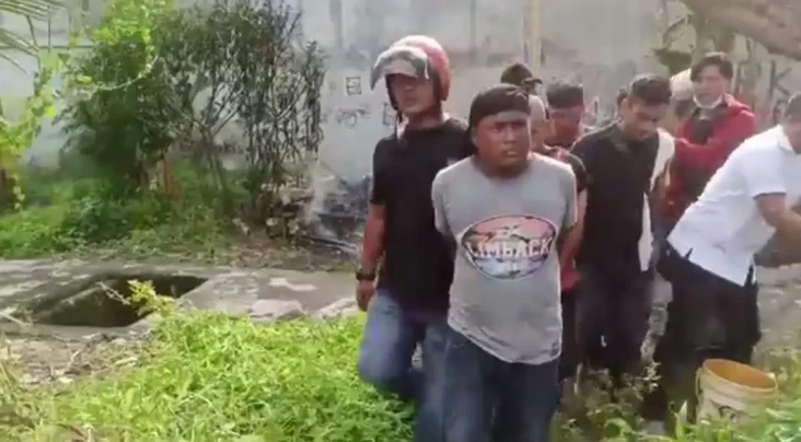 Gerebek Kampung Narkoba,...