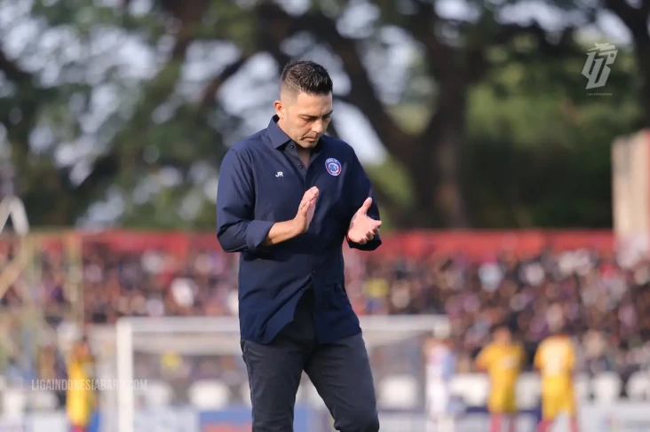 Arema FC vs Persebaya...