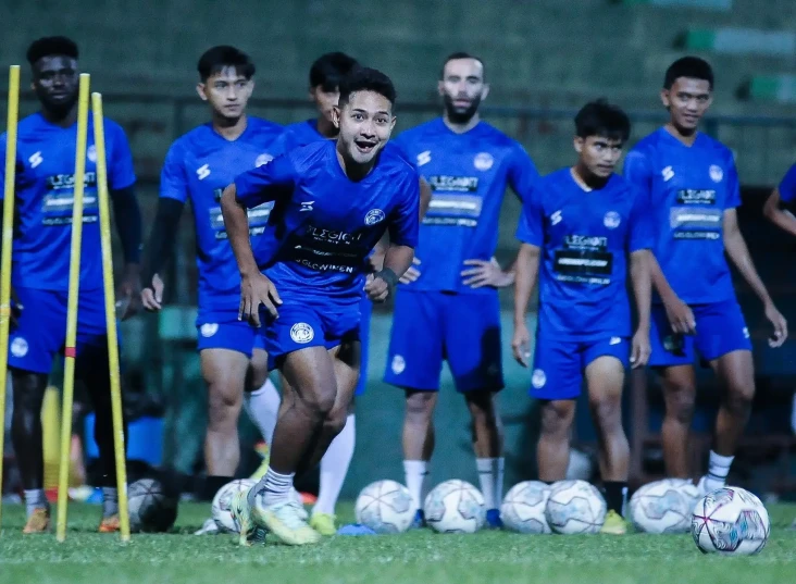 Arema FC vs Persebaya...