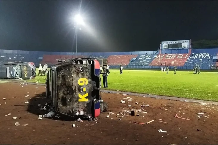 Kerusuhan Suporter Arema,...