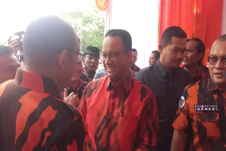 Hadiri Peresmian Kantor...