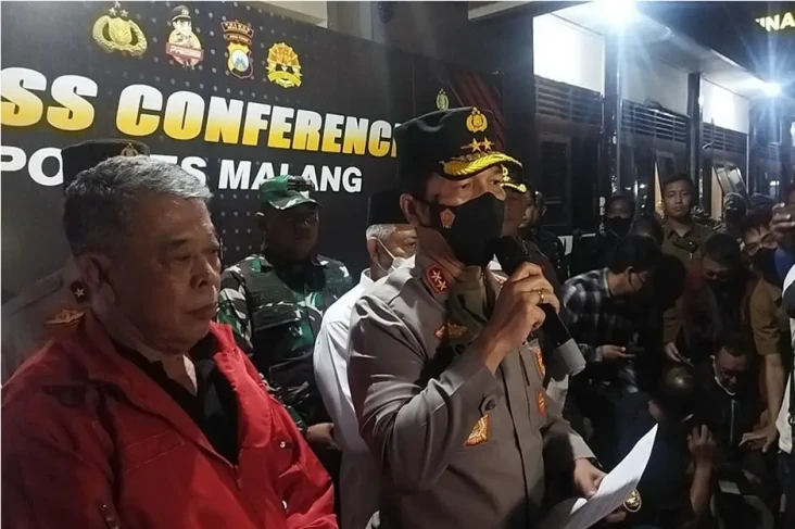 Tragedi Stadion Kanjuruhan...