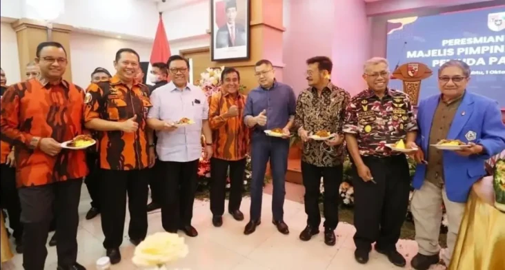 Hadiri Peresmian Kantor...