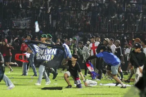 Tragedi Kanjuruhan,...