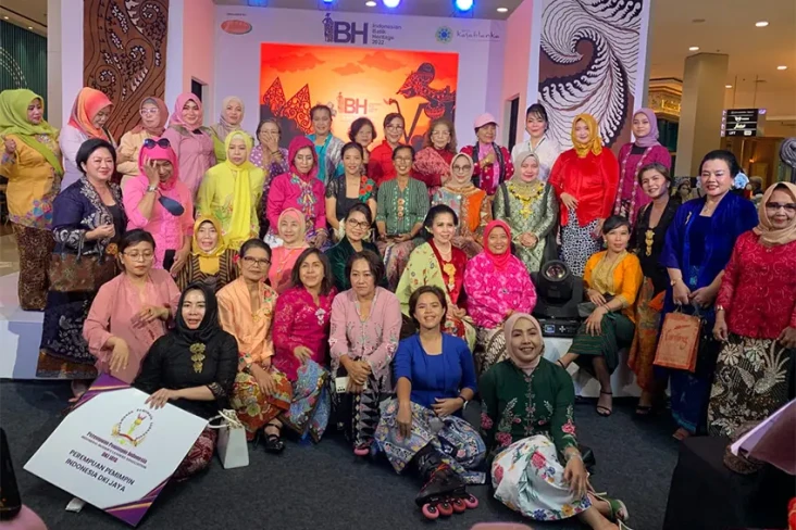 Hari Batik Nasional,...