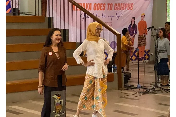 FISIP UI-Perempuan Berkebaya...