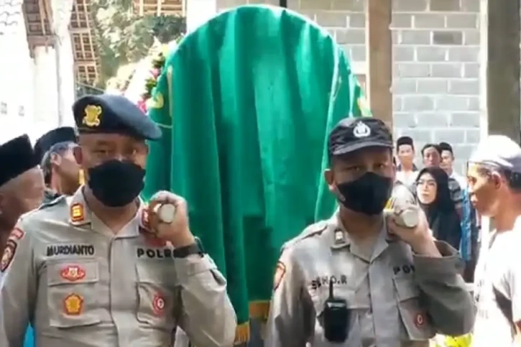 Tangis Warga Nglegok...