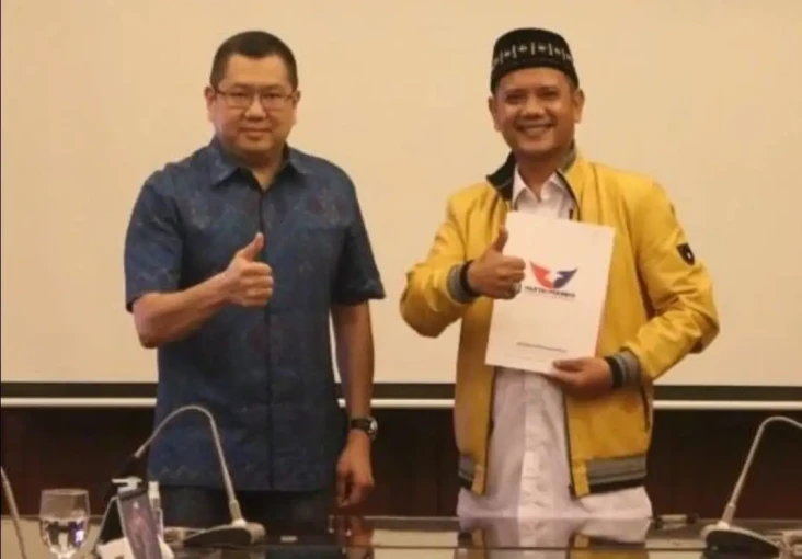 Oni Suwarman Resmi Gabung...