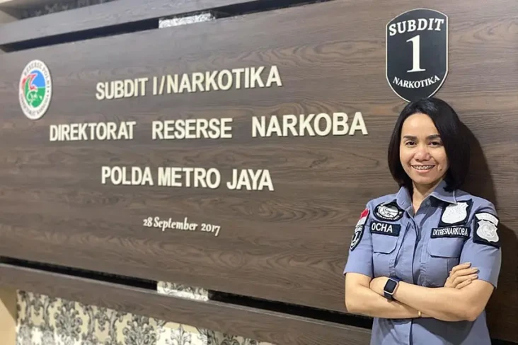 2 Polwan Cantik Lulusan...