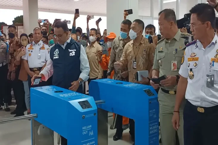 Resmikan Pelabuhan Muara...