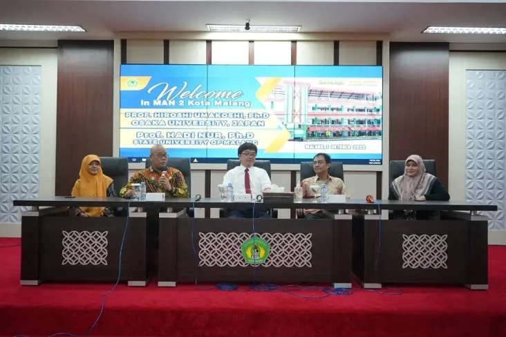 Go Internasional, Siswa...