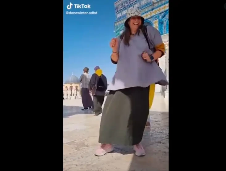 Wanita Israel Menari...