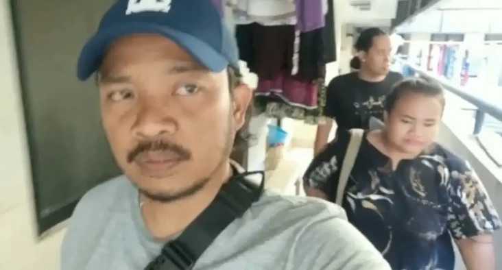 Emak-emak Ditangkap...