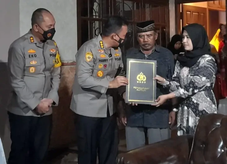 Kapolri Naikkan Pangkat...