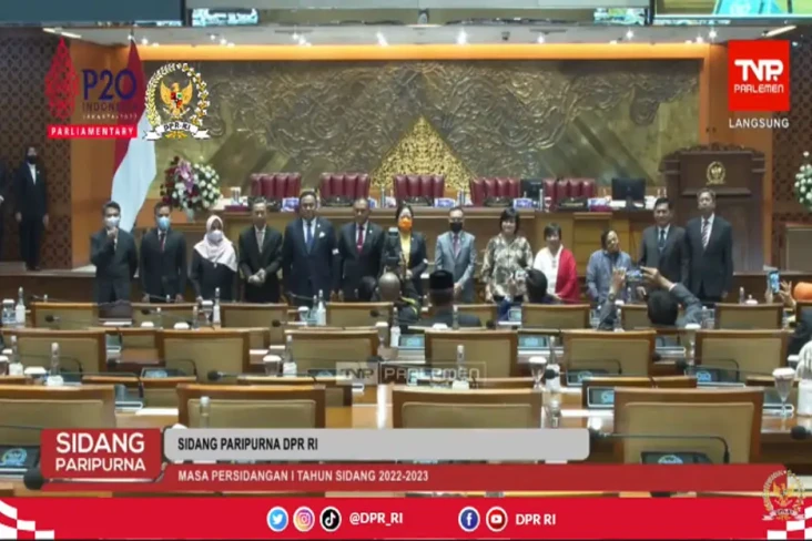 DPR Setujui 9 Komisioner...
