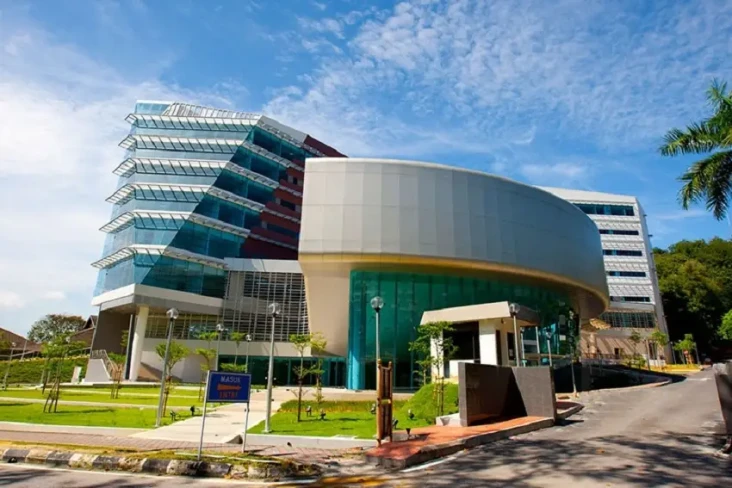 4 Universitas Terbaik...
