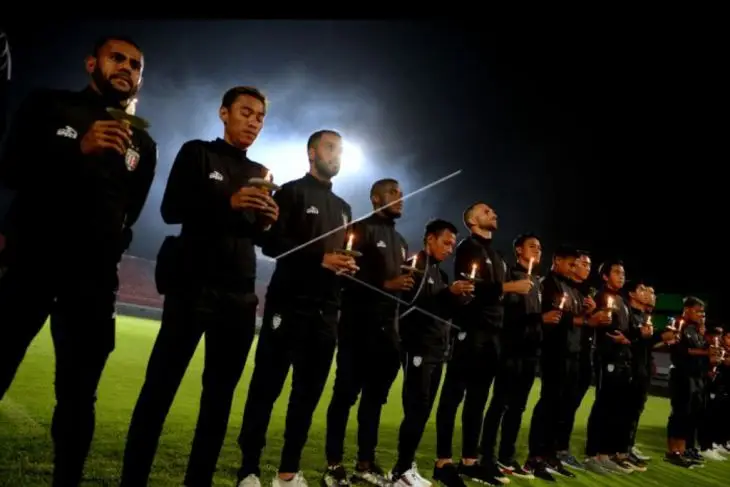 Liga 1 Dihentikan Sementara,...