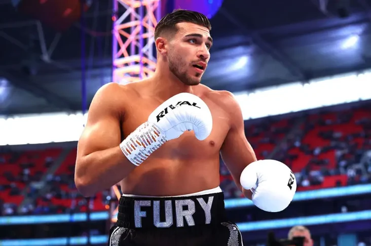 Kisah Tommy Fury, Saudara...