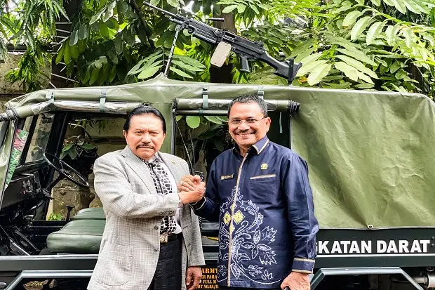 Ketua DPRD Kalsel Ikui...