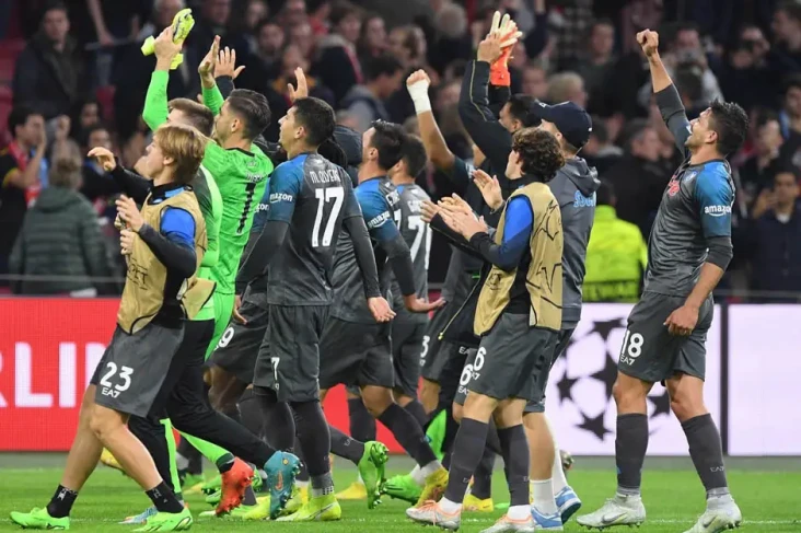 Napoli Tim Pertama Cetak...