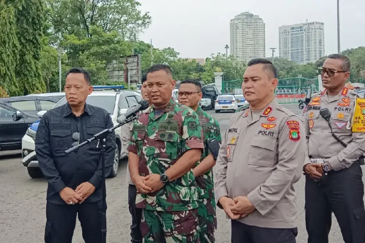 TNI-Polri Solid Jaga...
