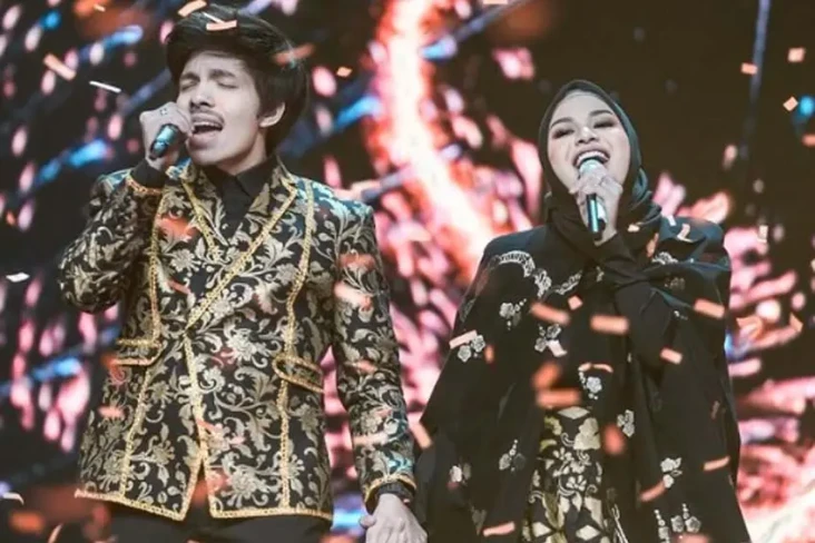6 Artis yang Menikah...